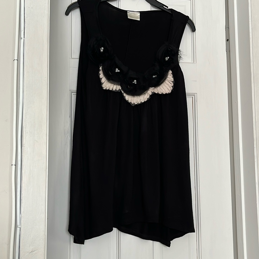 Pretty, comfortable women blouse by Pretty Good. Size says S, but is M.